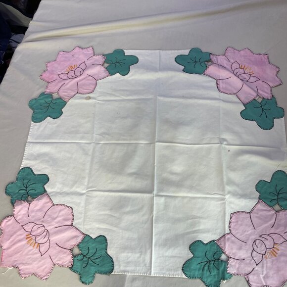 Lot of 2 Vintage Linens Appliqued Table Cloth 30"x30" Crocheted Lace Pce 17'x17" - Picture 1 of 12